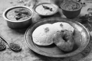 Idli Vada Sambar [2+1] + Chutney [100 ML]