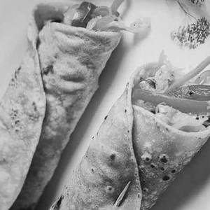 Veg Schezwan Butter Frankie