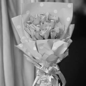 Hand Crafted Classic Bouquet With 10 Chocolates