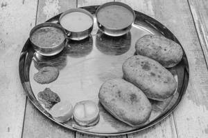 Dal+3Paniya+Kadhi+Gatte Ki Sabji+Chawal+Salad+Chutney+Laddu