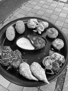 Chicken Momos Platter