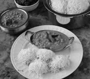 3 idiyappam + kadala curry