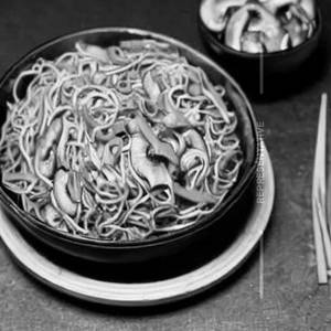 Mushroom Hakka Noodles