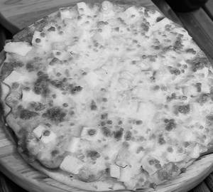 Paneer sweet corn pizza