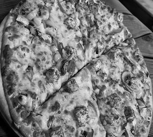 Onion And Paneer Pizza [8 Inches]