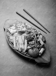 Grilled Cottage Cheese Platter In Mushroom Sauce