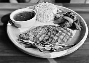 Grilled Chicken Platter In Peri Peri Sauce
