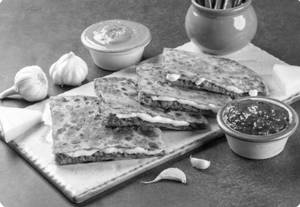 Garlic Lachcha Cheese Paratha