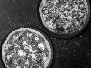 Farmhouse + Peppy Paneer Pizza