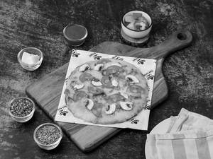 Mushroom Mania Pizza (8 Inches, Thin Crust)
