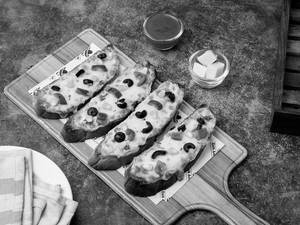 Godzilla Garlic Toast (4 Pcs)