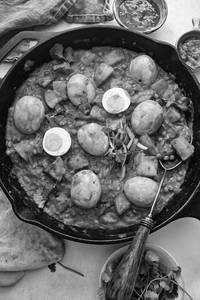 Paneer Egg Curry [Half, 4 Pieces]