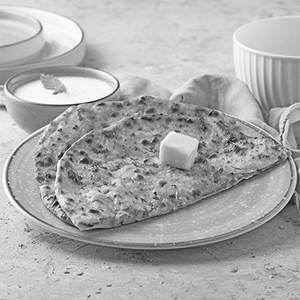 Aloo Parantha With Curd