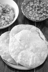 4 Poori with Chana