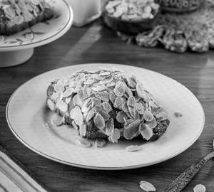 Almond Croissant Large 