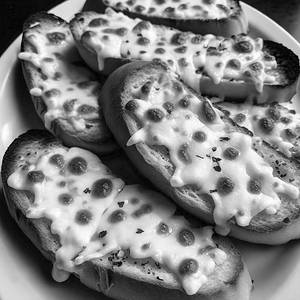 Cheesy Garlic Bread (8 Slices)