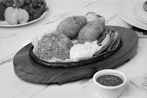Grilled Paneer In Thai Sauce Sizzler