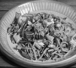 Egg babycorn mix noodles