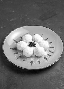Nariyal Laddu
