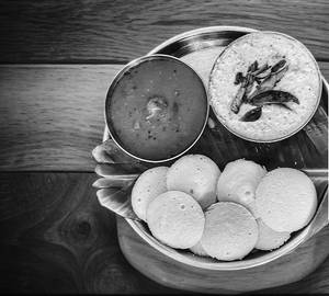 Idli (5Nos) +Sambar+Chutney