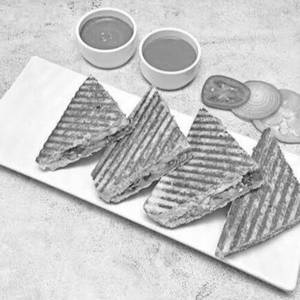 Paneer Corn Capsicum Grilled Brown Bread Sandwich