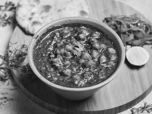 Amritsari Chole Bhature [4 Pcs Bhature]