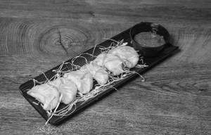 Veg Steamed Momos [6 Pieces]