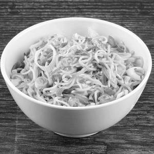 Veg Hakka Noodles [350 Grams]