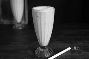 Mango Fresh Fruit Milkshake