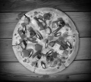 Teekha chicken pizza