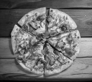 Peri peri chicken pizza