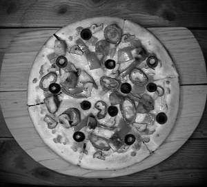 Chicken extravaganza pizza