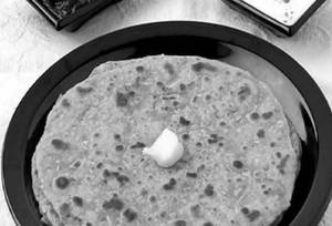 Aloo Paratha With Garlic Chutney