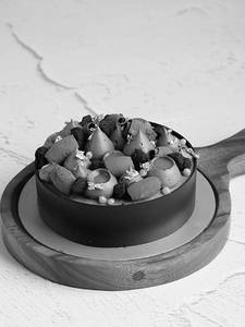 Chocolate Salted Caramel Praline Cake (500 Gms)