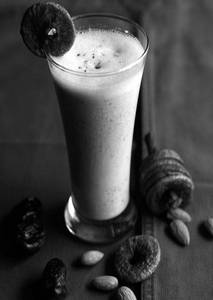 Dates & Dry Fig Shake