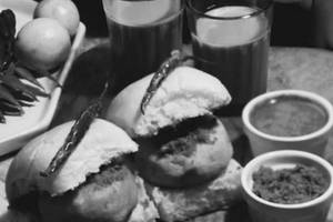 Maggi Masala Vada Pav