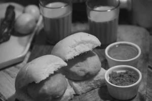 Paneer Makhani Vada Pav
