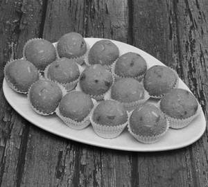 Besan Ladoo ( Desi Ghee )