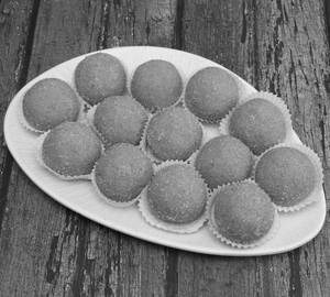 Plain Besan Ladoo