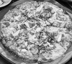 Tandoori paneer pizza