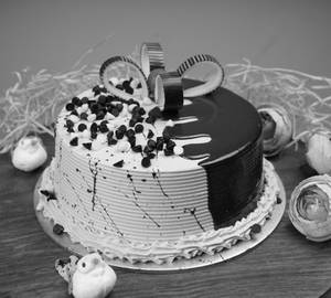 Chocolate Vanilla Fusion Cake [1 Kg]