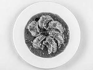 Chilli Momos With Gravy [5 Pieces]
