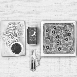 Chick-haming ( 1 Hamsa Chicken Pizza+ 1 French Fries+ 1 Soft Drink )