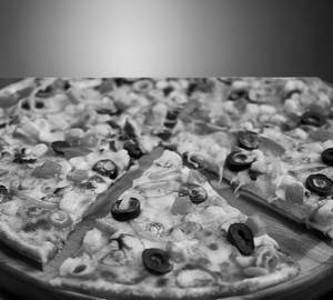 Veggie delight pizza
