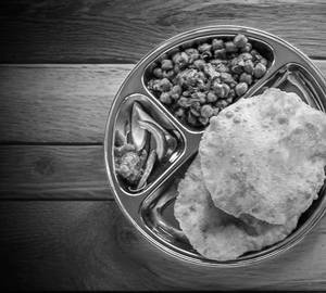Chole With 2 Bhature