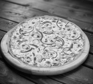 Classic onion and capsicum pizza