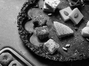 Assorted Milk Sweets (1kg)