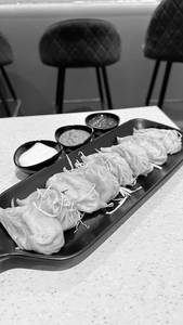 Classic Chicken Pizza Momos [8 Pieces]