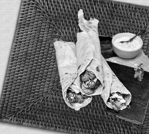 Achari Paneer Roll