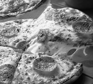 Tomato pizza
